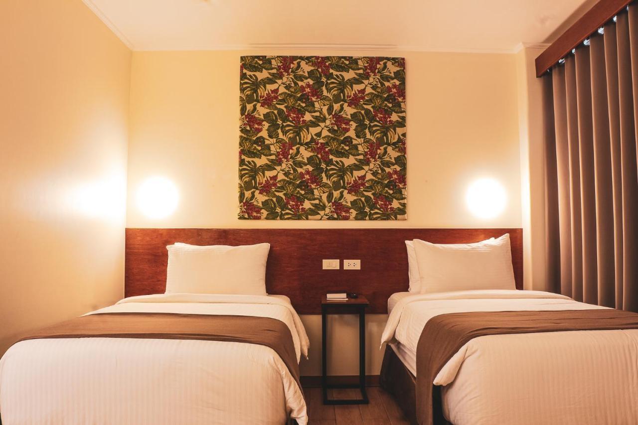 Hotel Sentro Legazpi Esterno foto