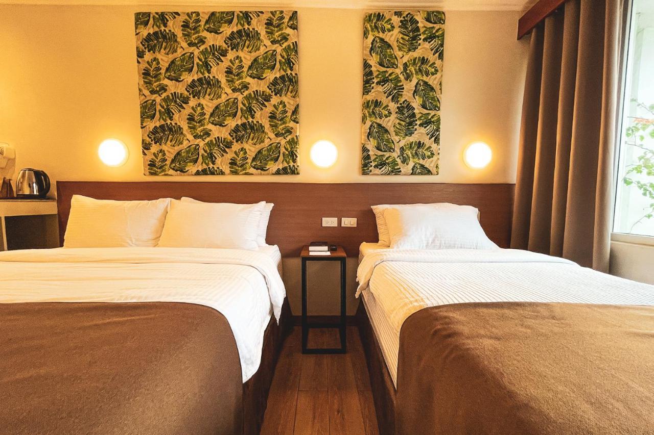 Hotel Sentro Legazpi Esterno foto